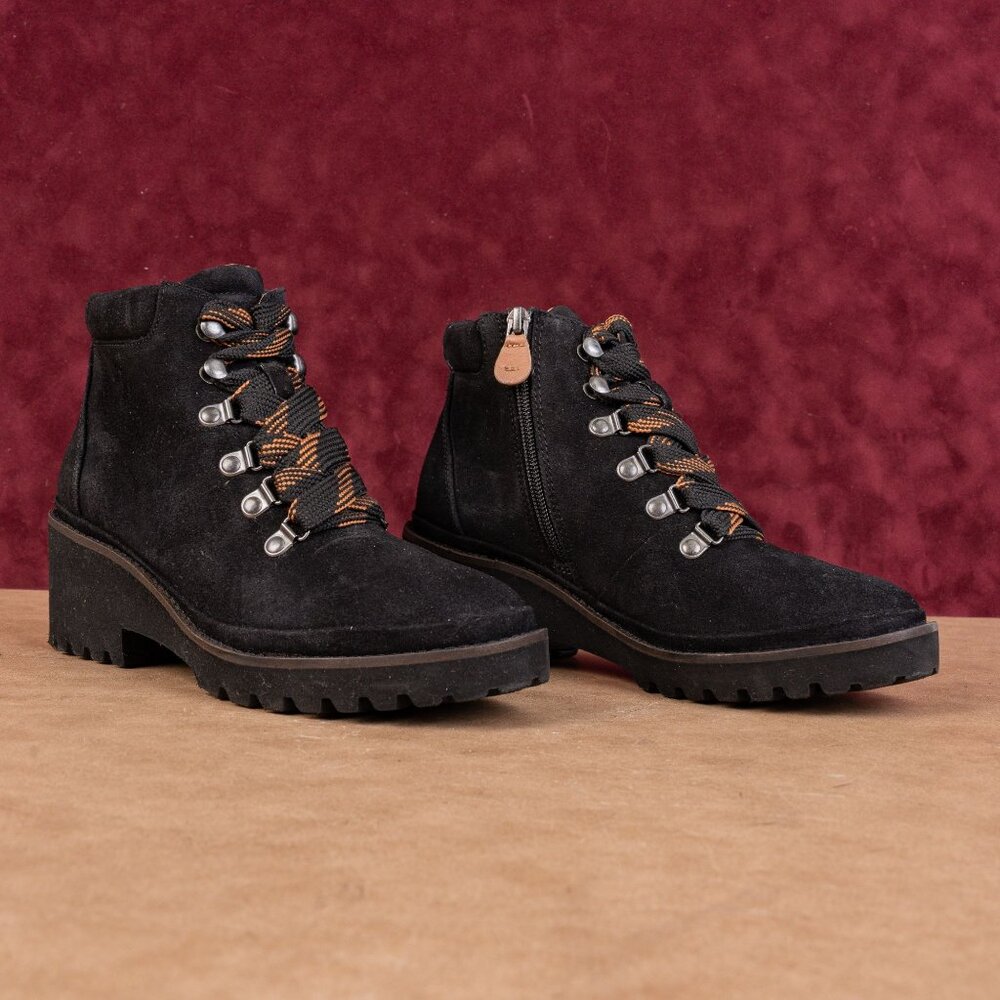 Gentle Soul Women Mona Black Suede lace-up Combat Ankle Boots sz 7.5